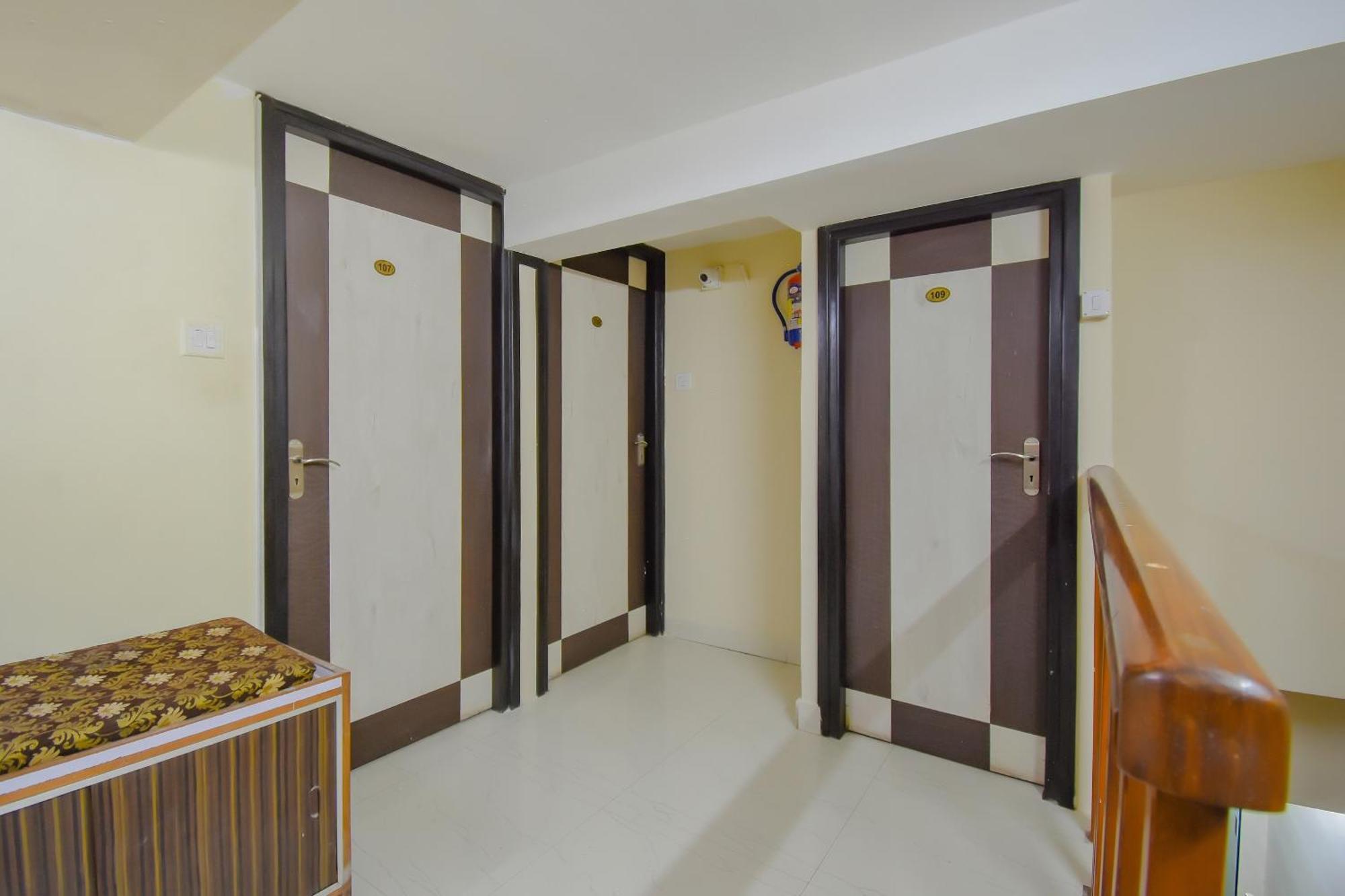 OYO 79928 Lindsay Inn Guest House Calcutta Calcutta Bara Bazar Exterior foto