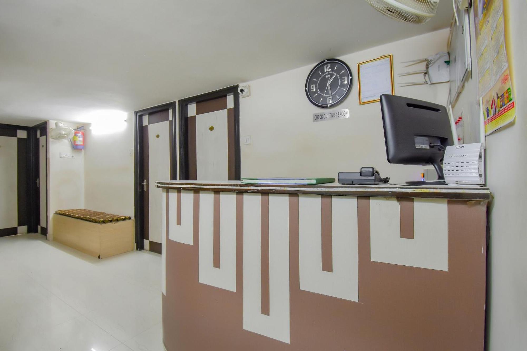 OYO 79928 Lindsay Inn Guest House Calcutta Calcutta Bara Bazar Exterior foto